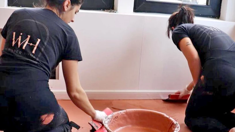 Du maquillage au béton ciré : une expertise façonnée sur le terrain